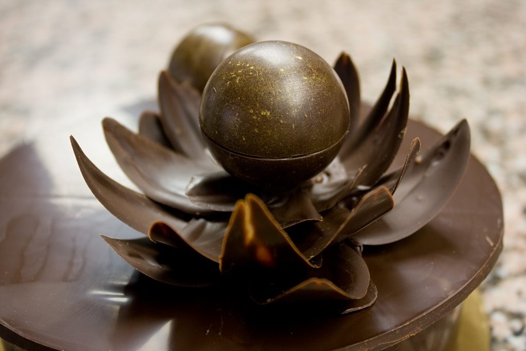 Simple-Chocolate-Sculpture