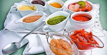Salsa di Natale, foto di mostarda, salsa verde, salsa cren, salsa rubra e salsa pearà. - EFW