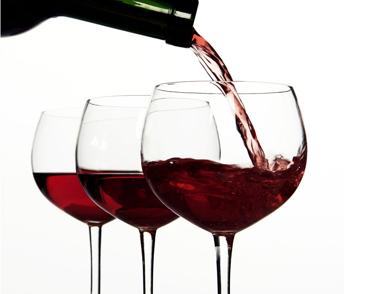 temperatura di servizio del vino rosso calici e bottiglia - EFW