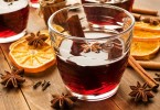Bicchiere di Vin Brulé con scorza d'arancia e cannella - Enjoy Food & Wine