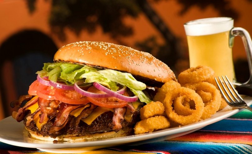 Birra e hamburger -Enjoy Food & Wine
